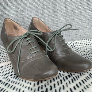 Nine West Women's Sash Pumps Grey Faux Leather